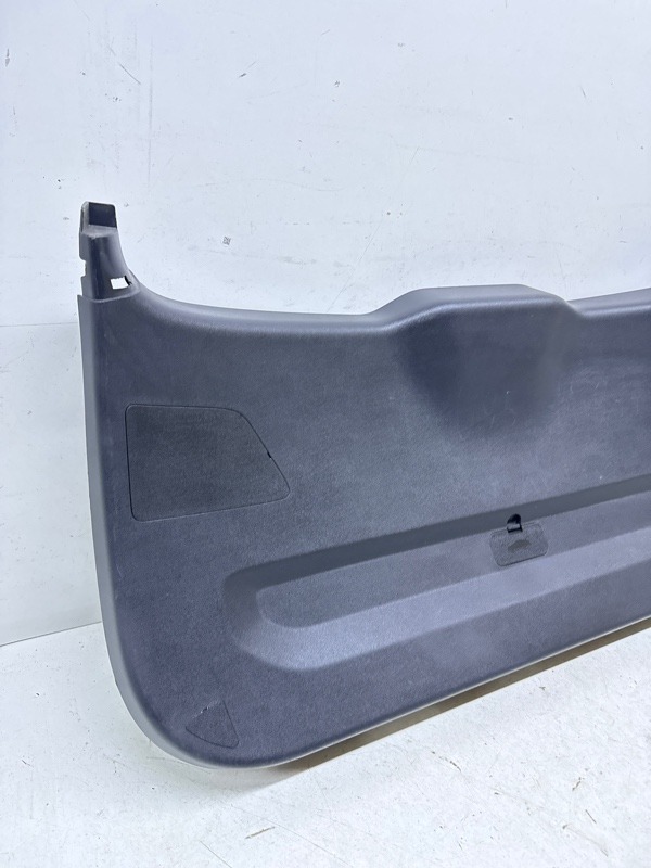 Обшивка крышки багажника