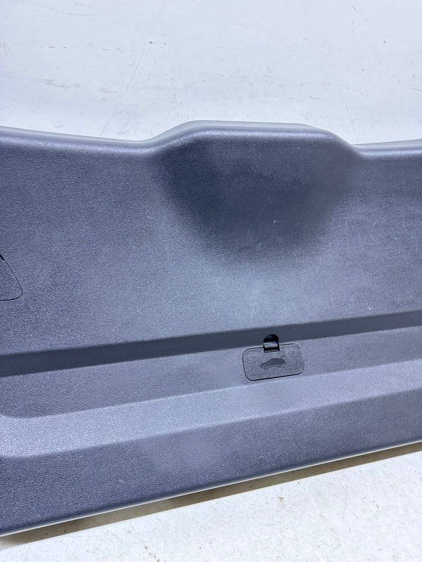 Обшивка крышки багажника