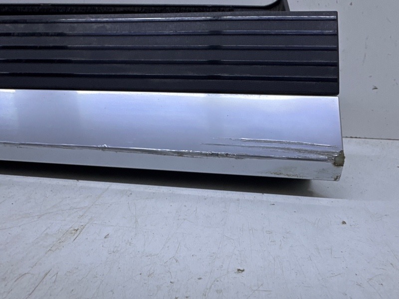 Накладка двери передней левой