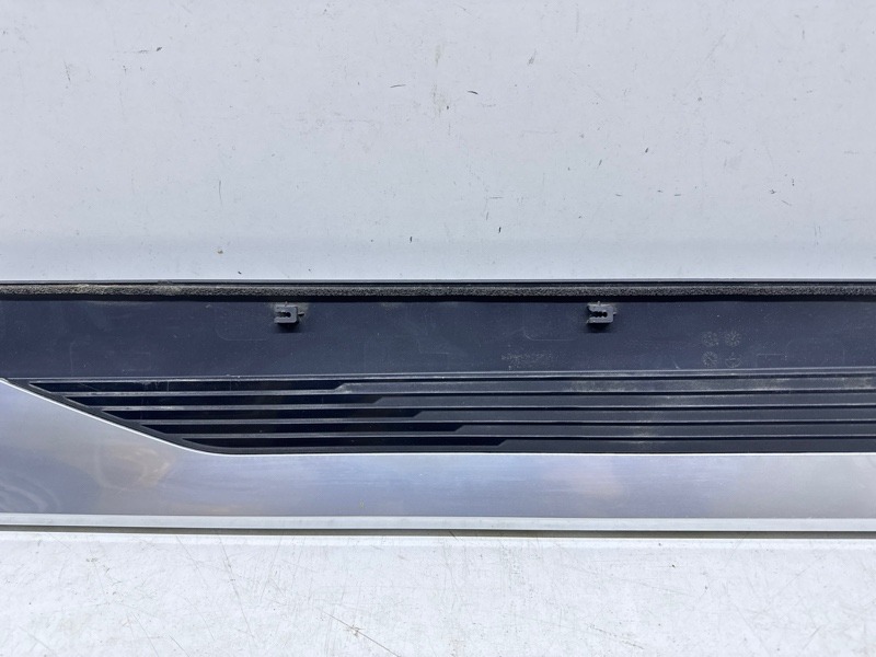 Накладка двери передней левой