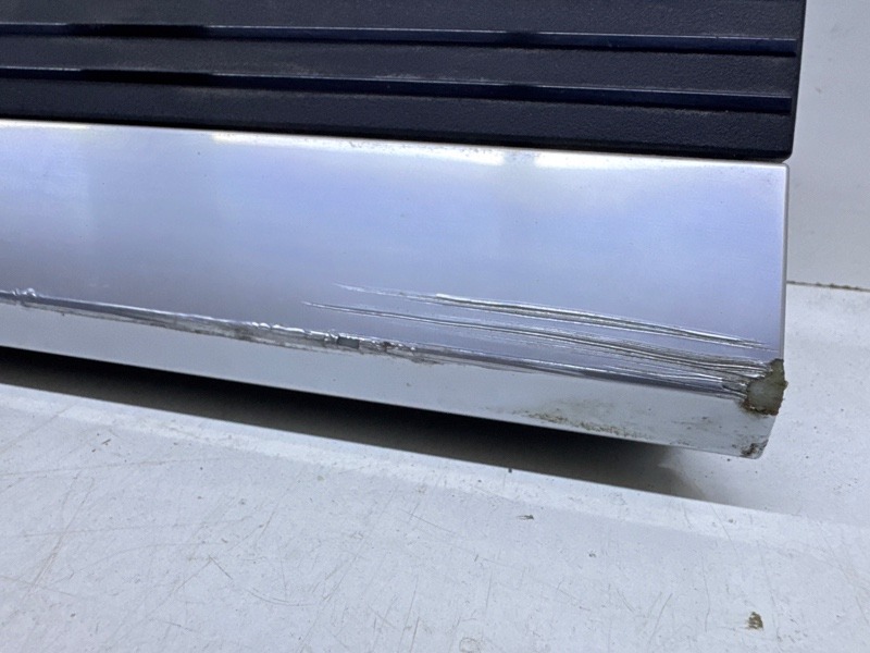 Накладка двери передней левой