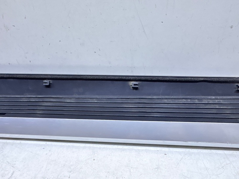 Накладка двери передней левой