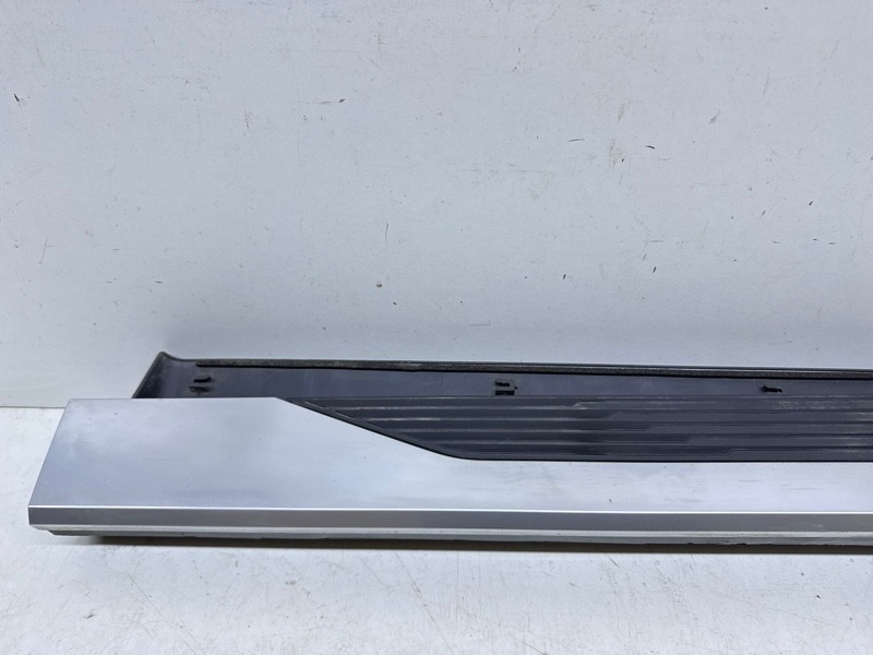 Накладка двери передней левой