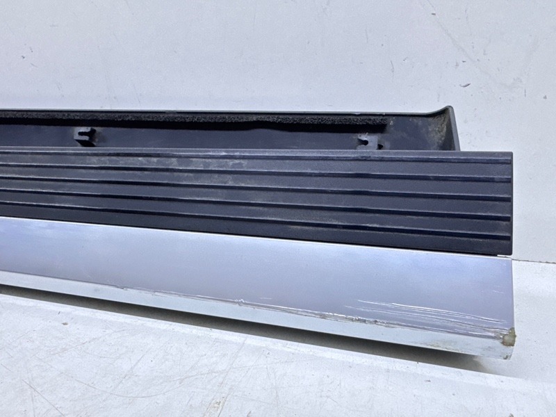 Накладка двери передней левой