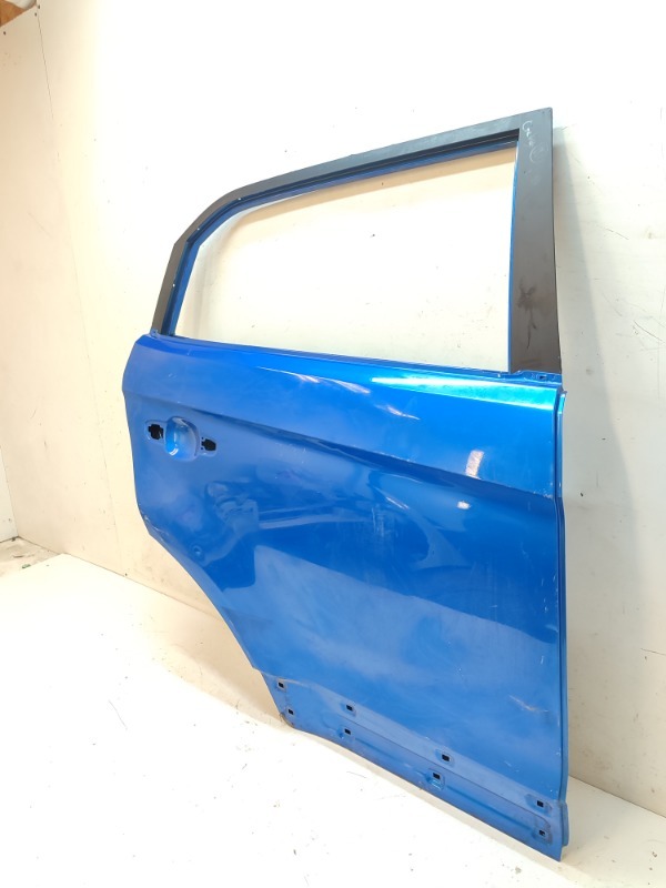 Дверь задняя правая