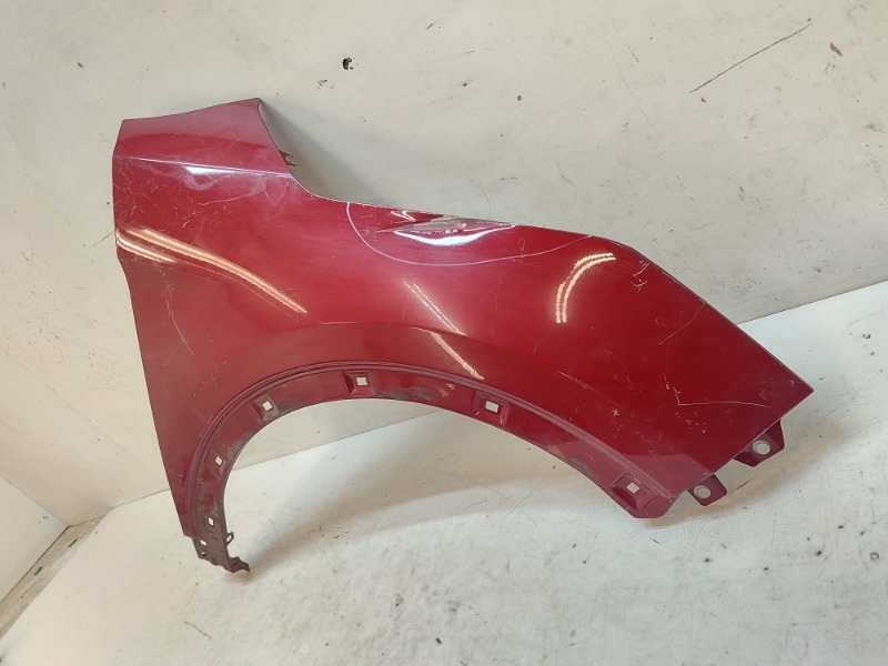 Крыло переднее правое