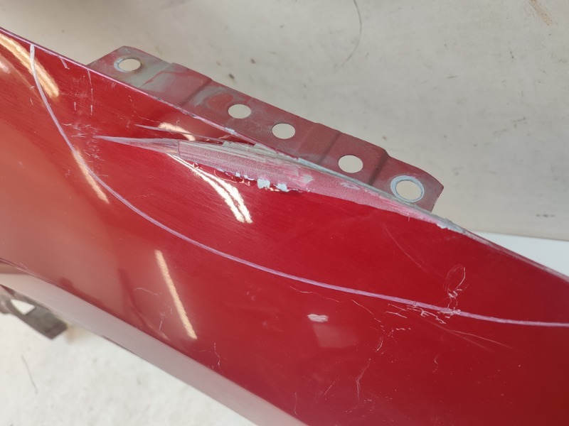 Крыло переднее правое