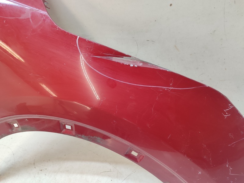 Крыло переднее правое