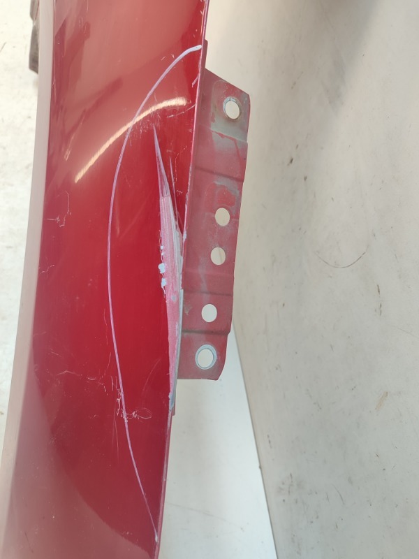 Крыло переднее правое