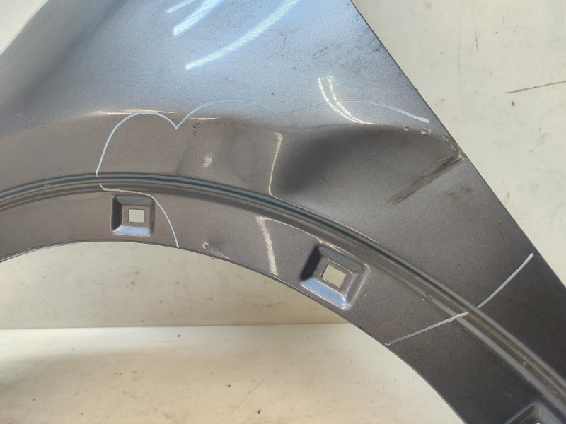 Крыло переднее левое