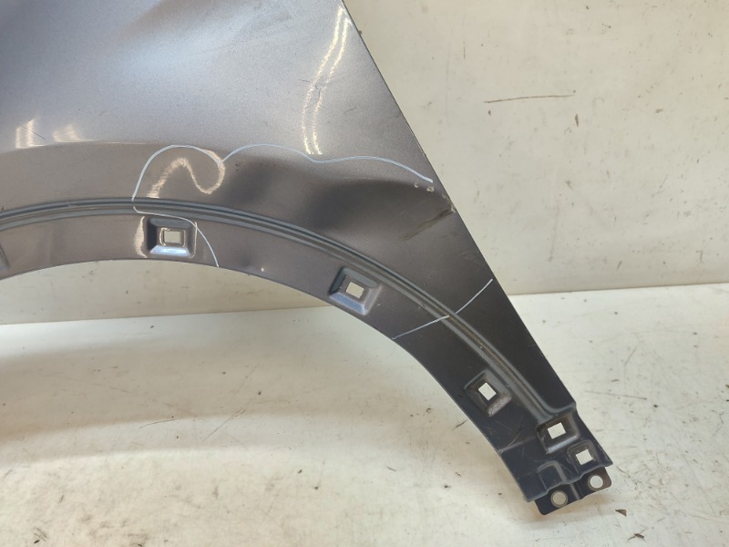 Крыло переднее левое