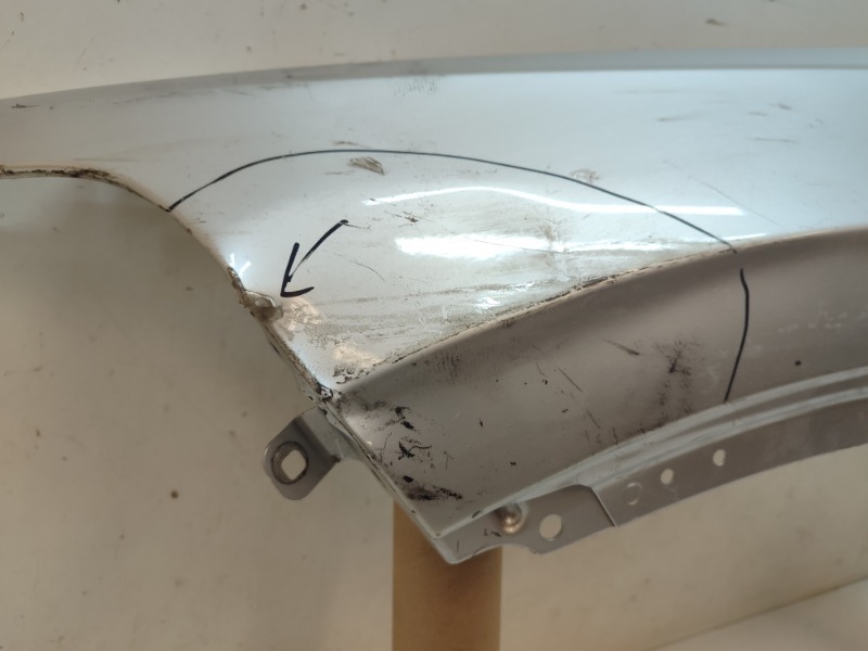 Крыло переднее левое