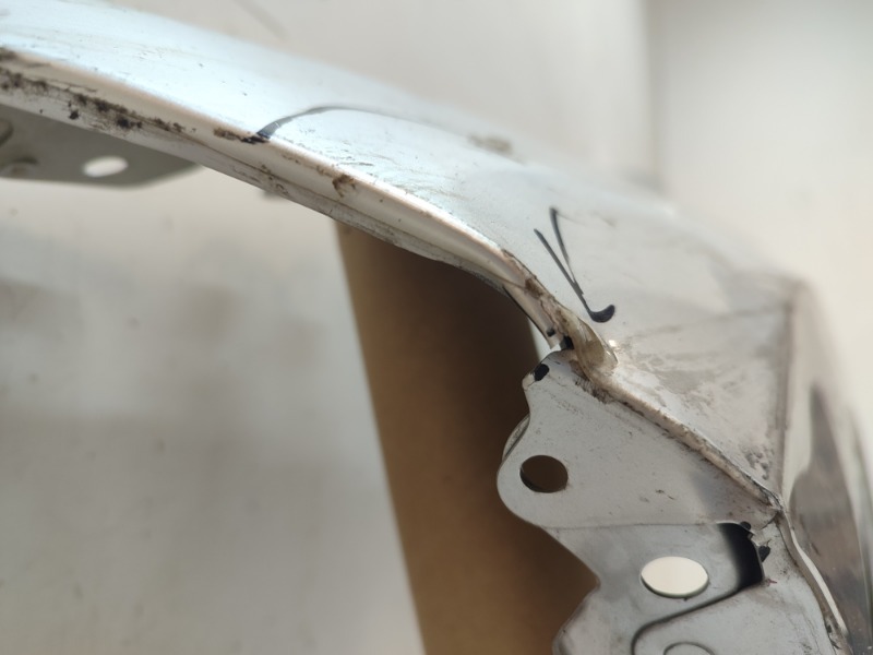 Крыло переднее левое