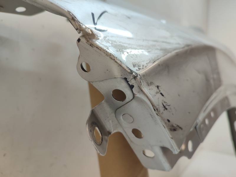 Крыло переднее левое