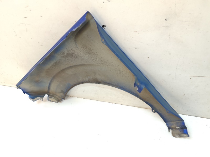 Крыло переднее правое