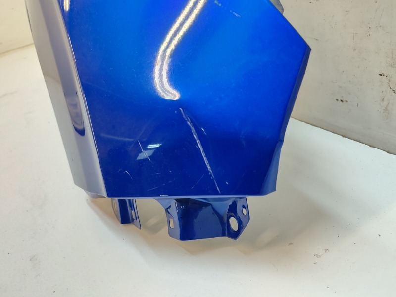 Крыло переднее правое