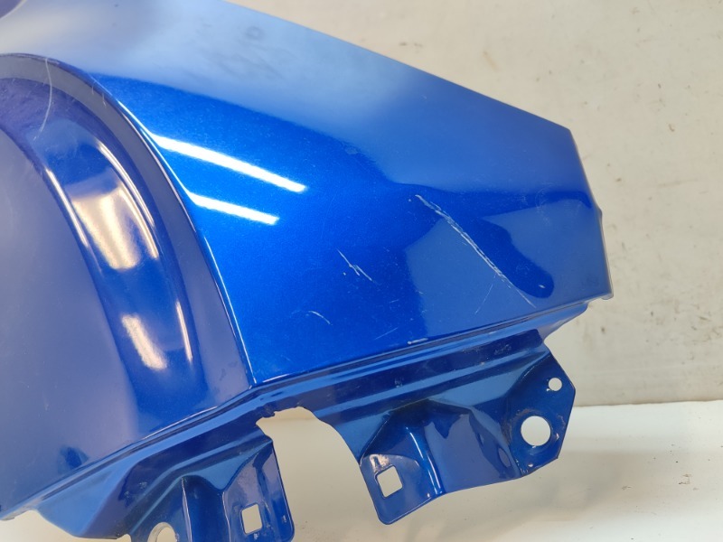 Крыло переднее правое