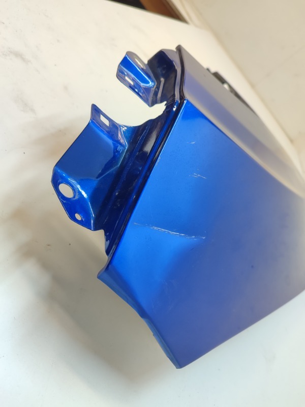 Крыло переднее правое