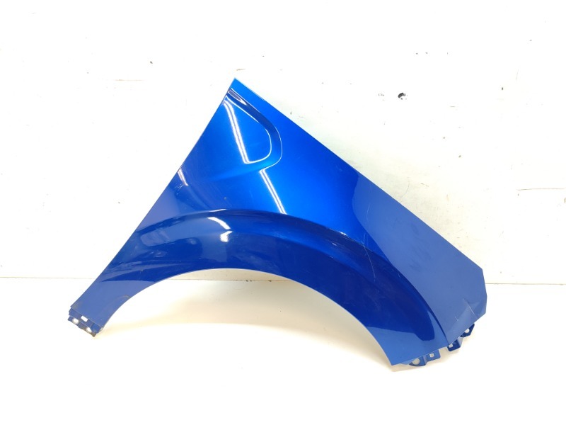 Крыло переднее правое