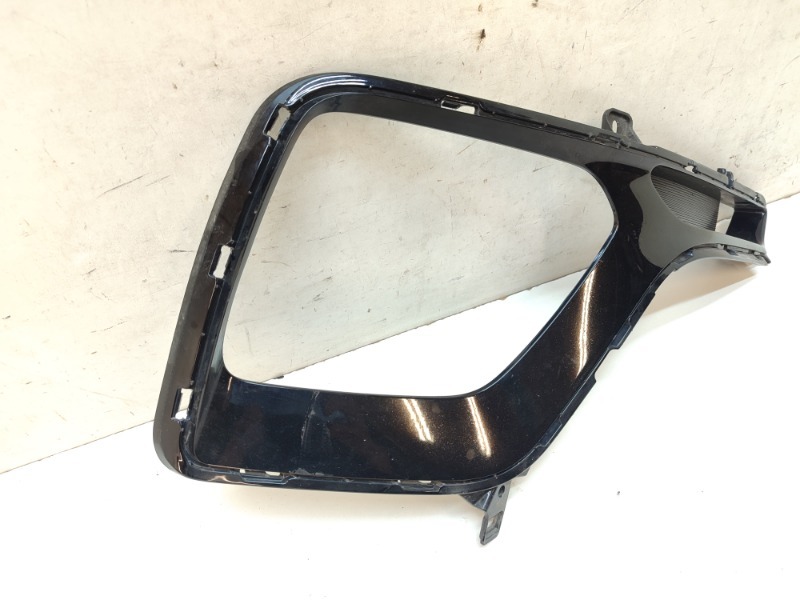 Рамка противотуманной фары правой