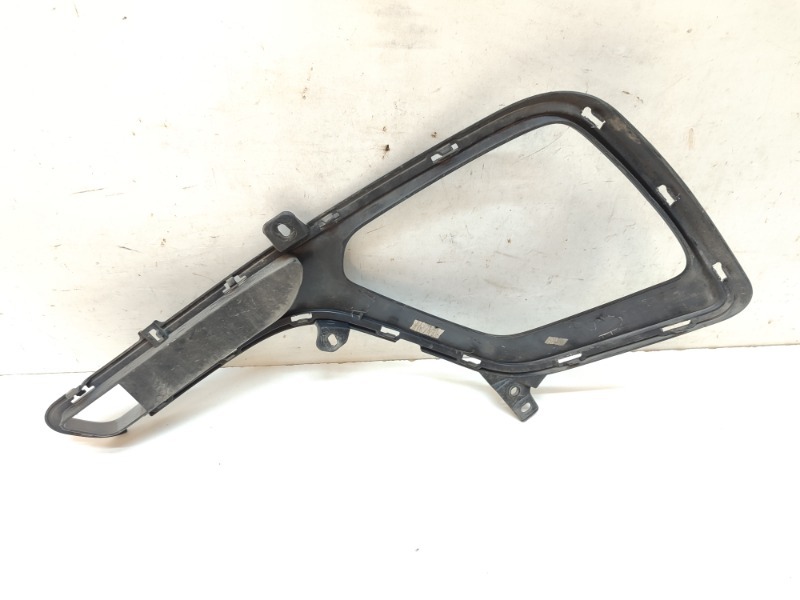 Рамка противотуманной фары правой