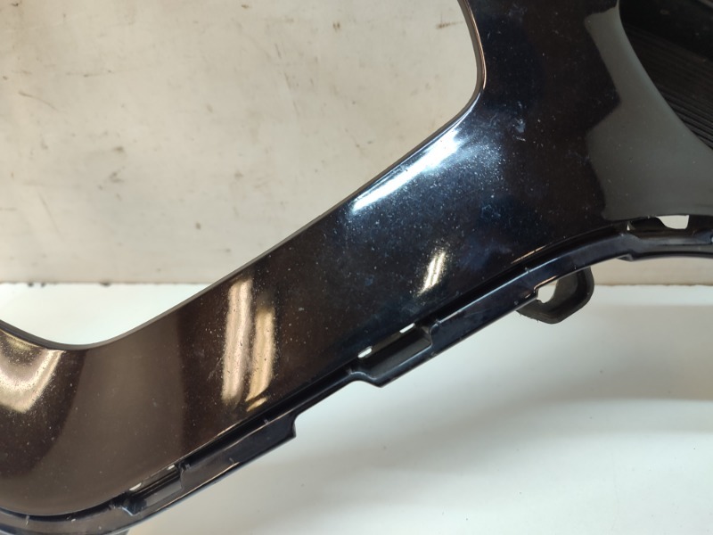 Рамка противотуманной фары правой