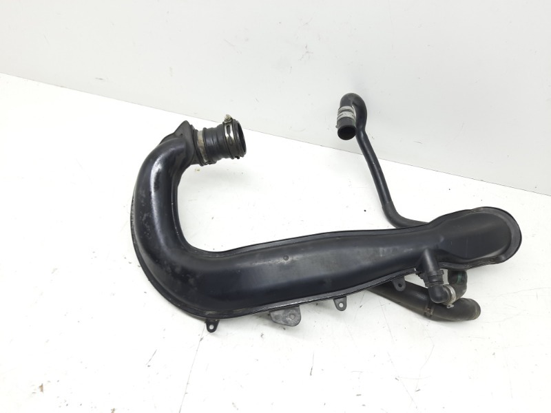 Патрубок воздушного фильтра