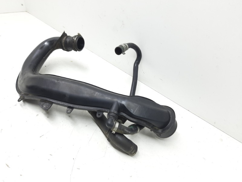 Патрубок воздушного фильтра