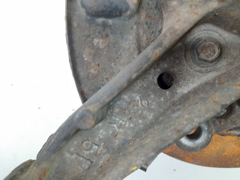 Кулак поворотный задний правый