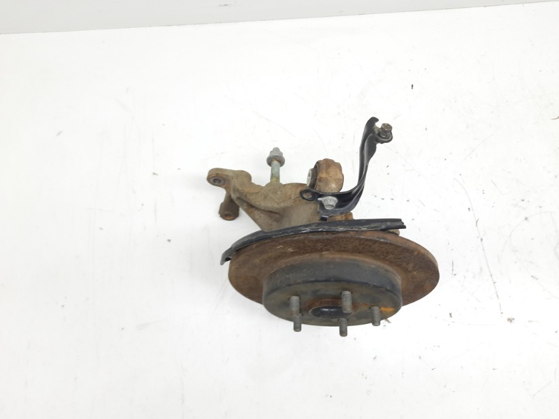 Кулак поворотный задний левый