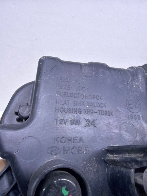 Фара противотуманная правая