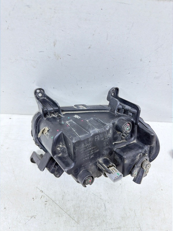 Фара противотуманная правая