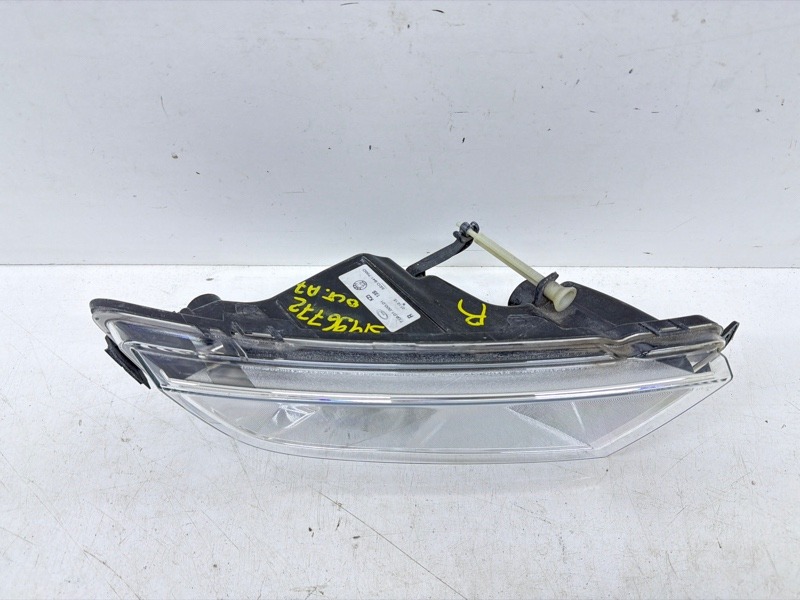 Фара противотуманная правая