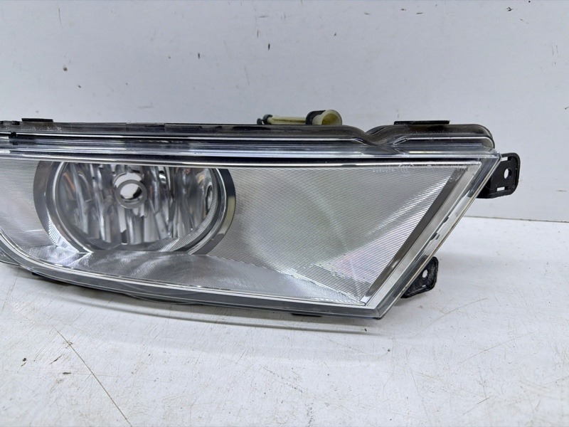 Фара противотуманная правая