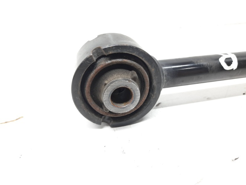 Рычаг задний правый