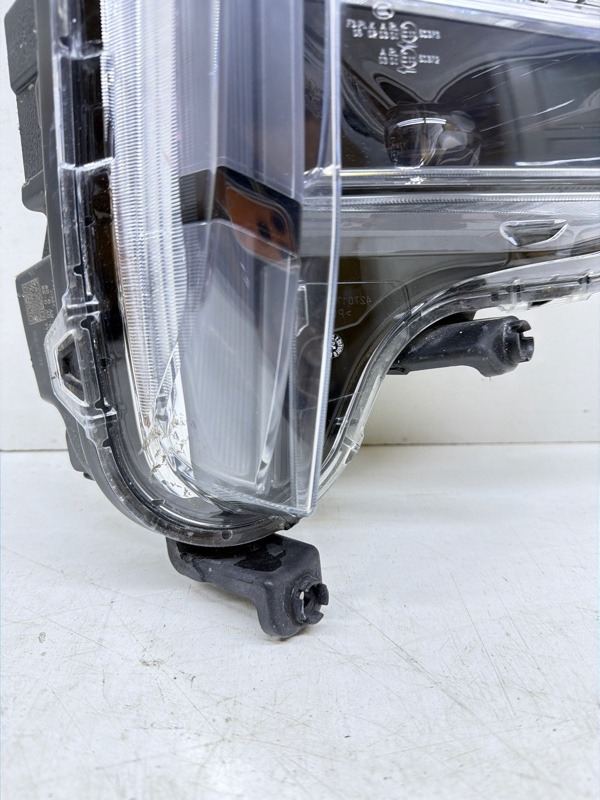 Фара противотуманная правая