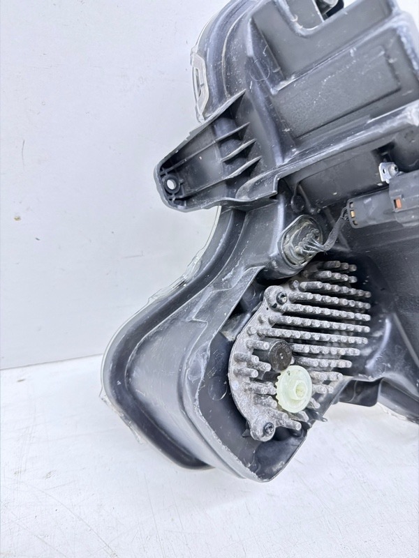 Фара противотуманная правая