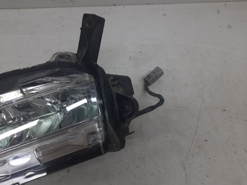 Фара противотуманная левая