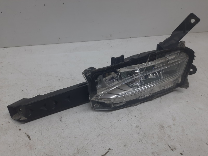 Фара противотуманная левая