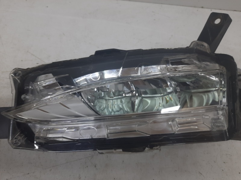 Фара противотуманная левая