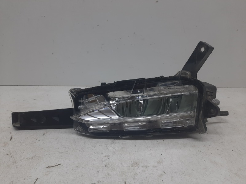 Фара противотуманная левая