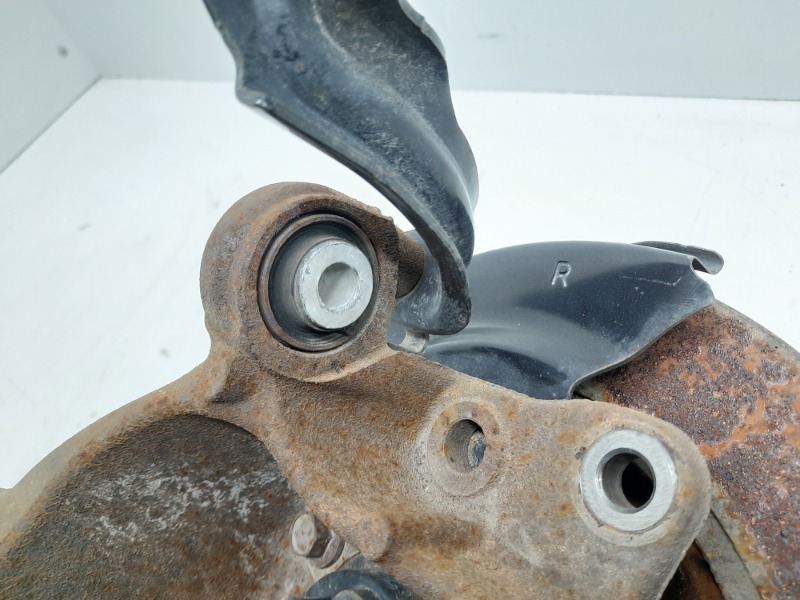 Кулак поворотный задний правый