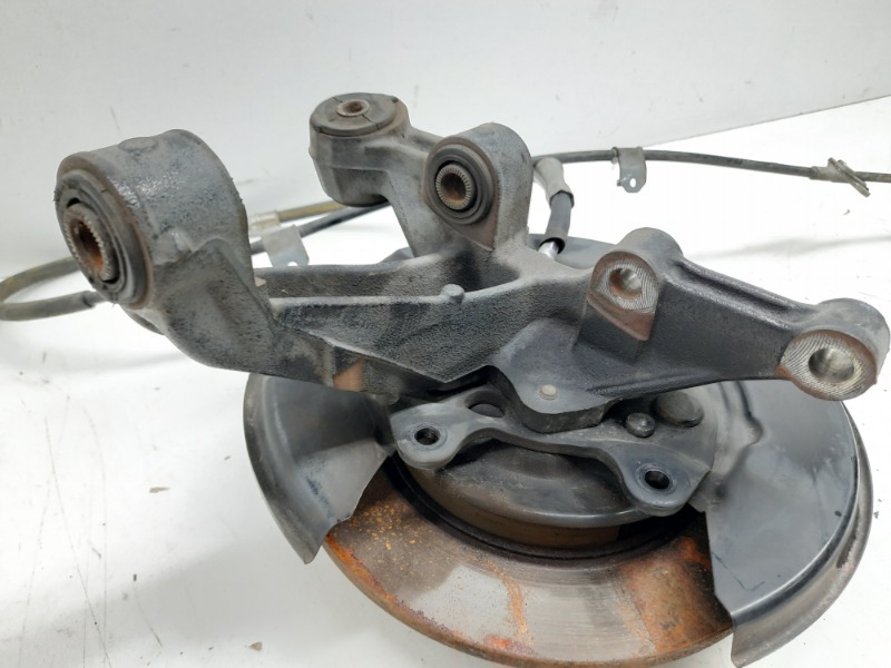 Кулак поворотный задний правый