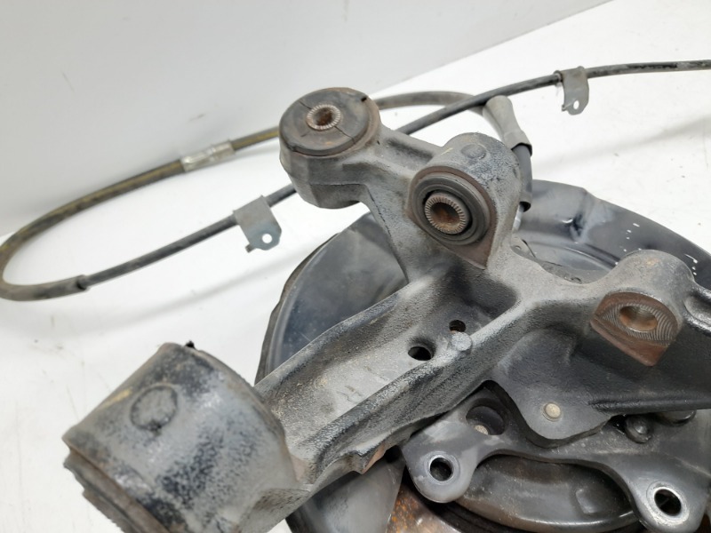 Кулак поворотный задний правый