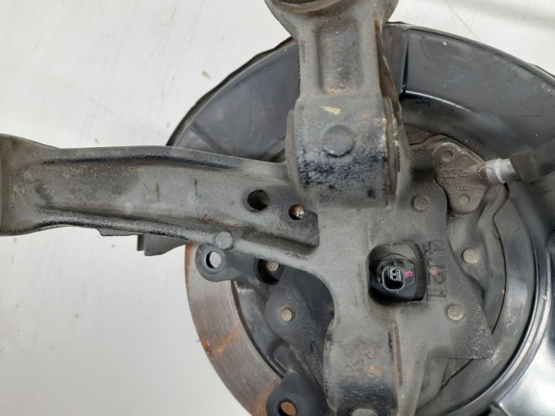 Кулак поворотный задний правый