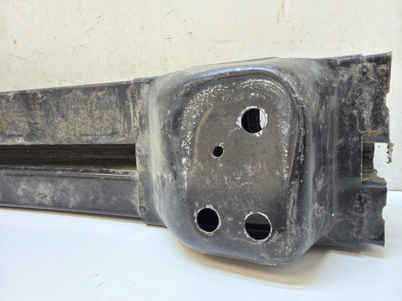 Усилитель заднего бампера