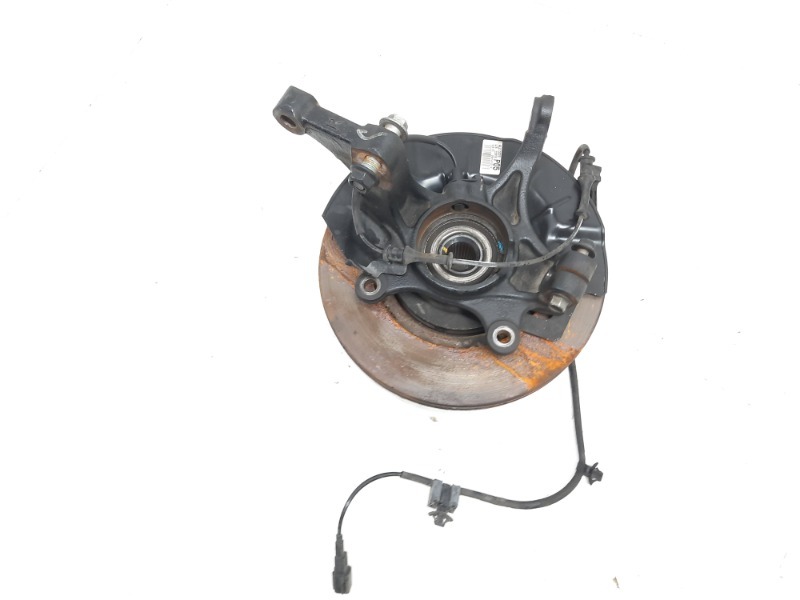 Кулак поворотный передний правый