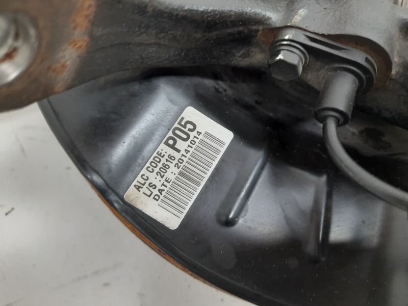 Кулак поворотный передний правый