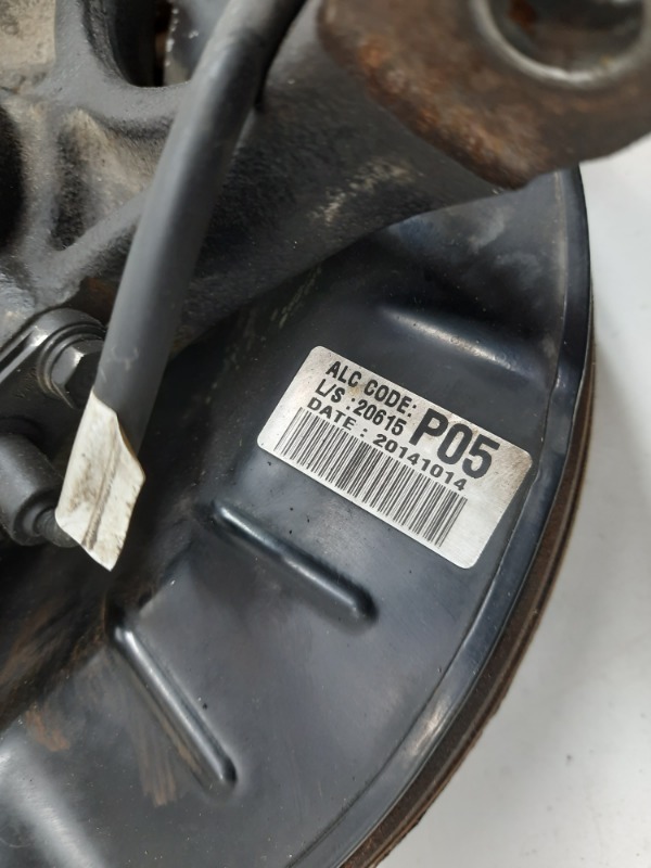 Кулак поворотный передний левый