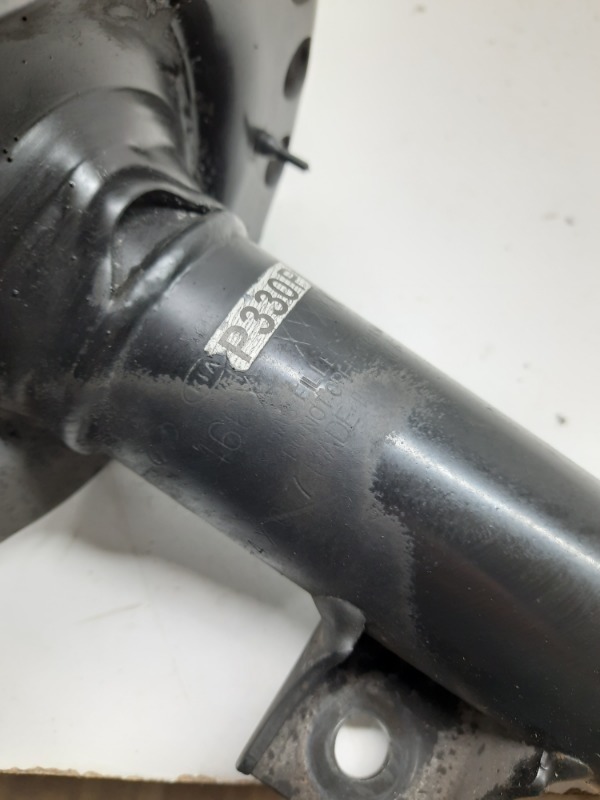 Амортизатор передний правый